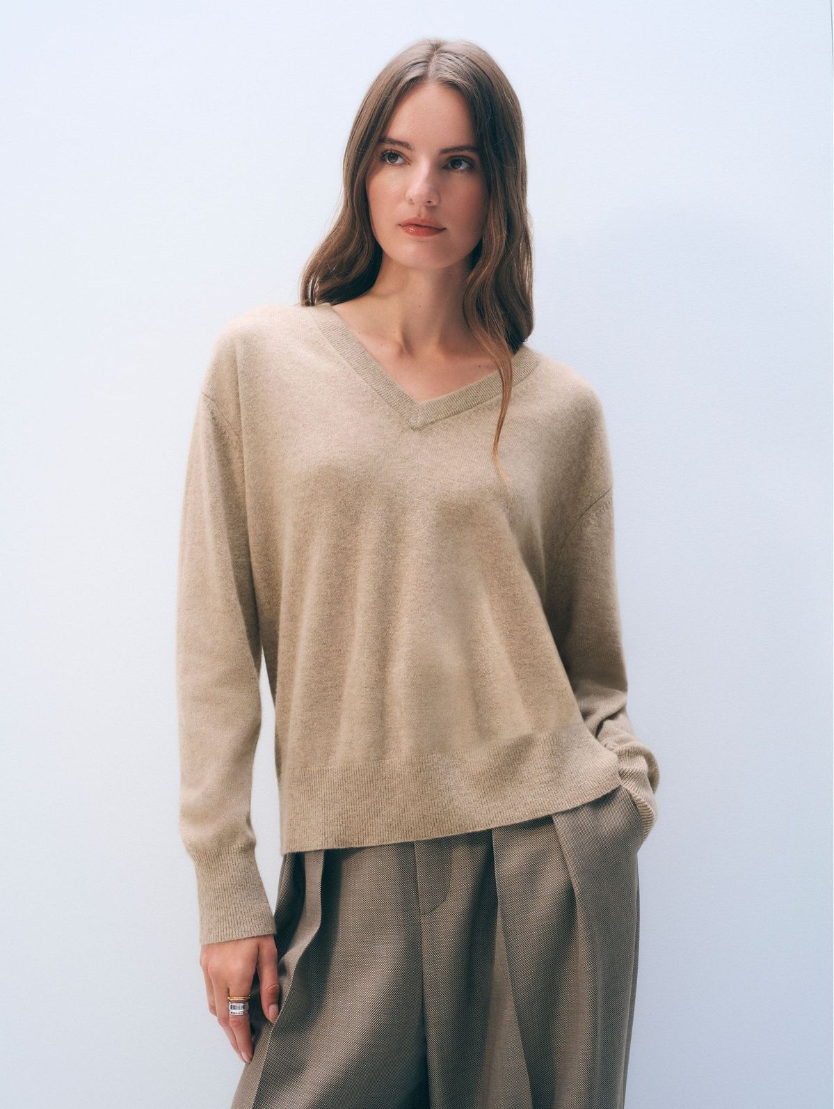 V-Neck Fitted Cashmere Sweater 2